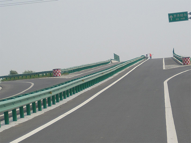 云浮高速公路护栏的材质与规格